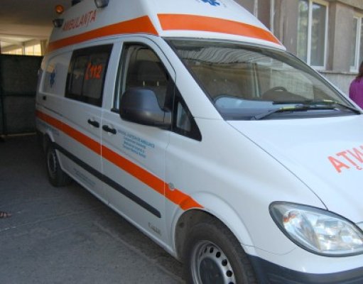 O femeie a ajuns la spital după ce a fost implicată într-un accident la Trocadero